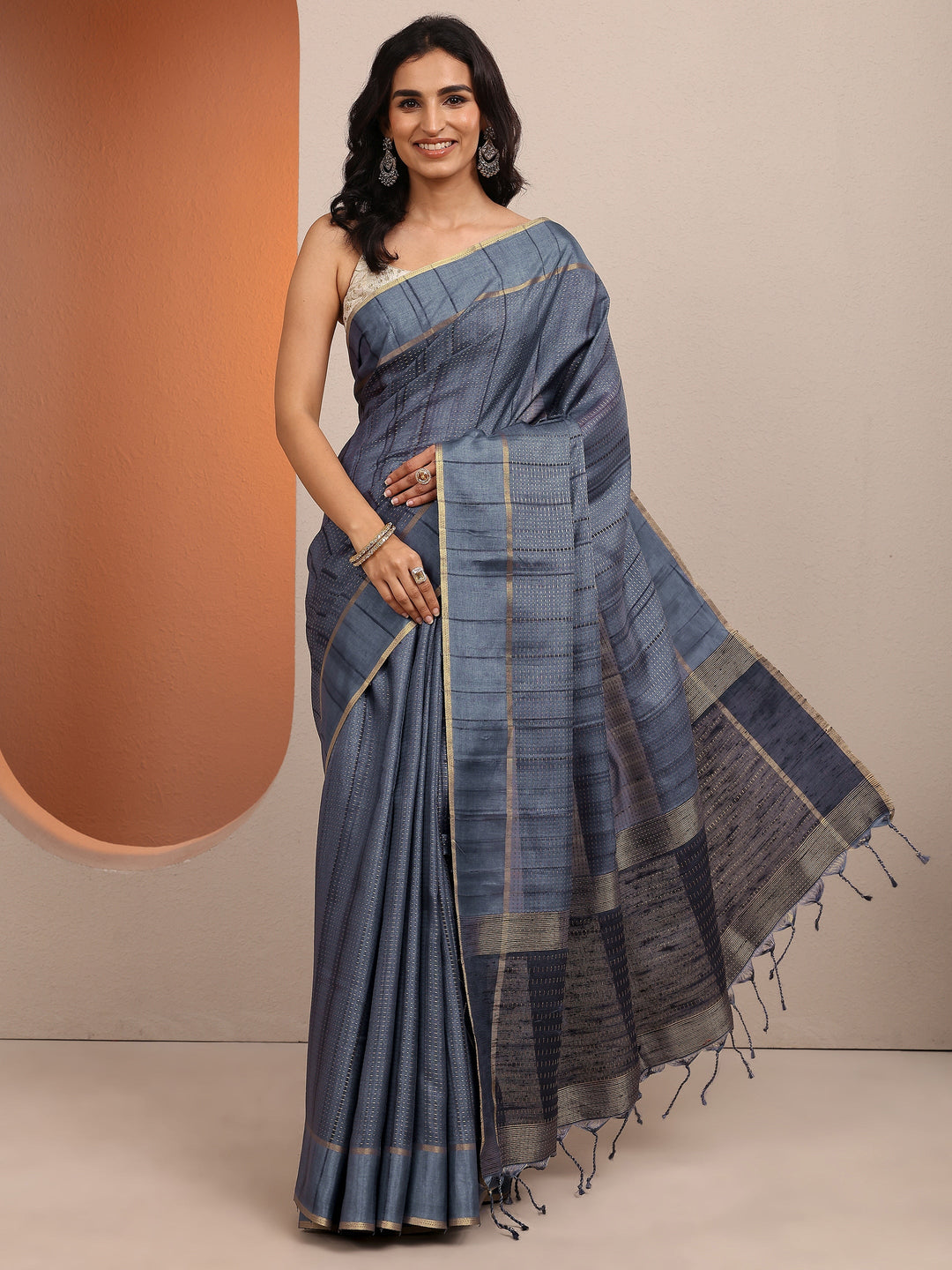 Blue Embellished Silk Blend Saree With Unstitched Blouse Piece