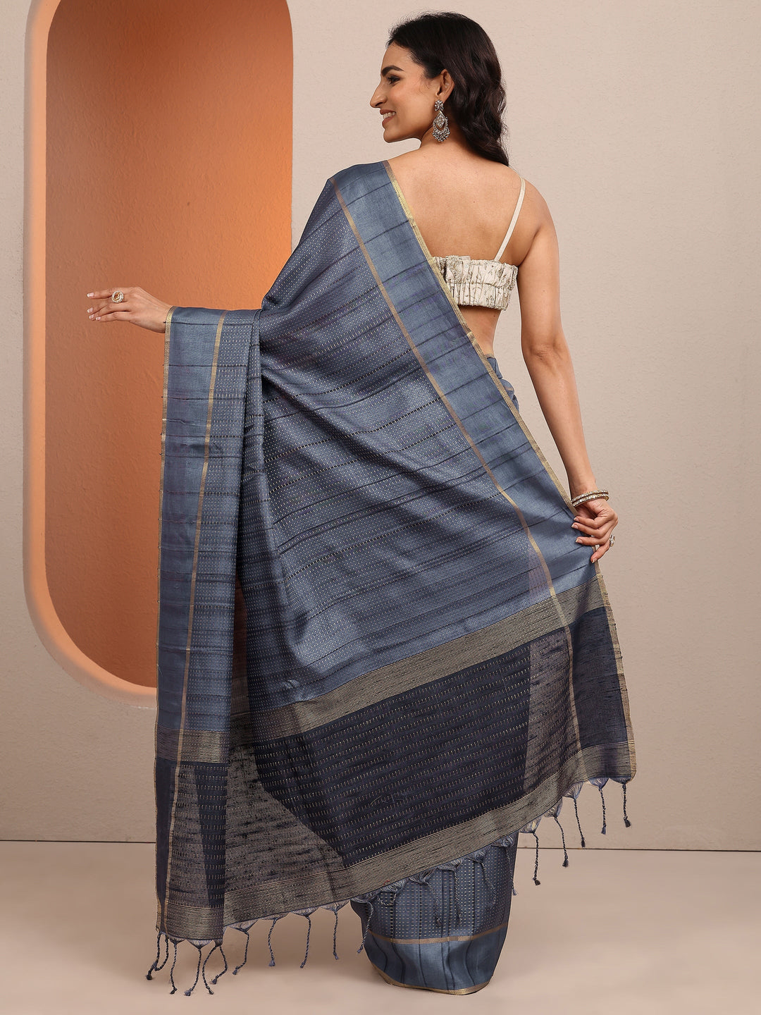 Blue Embellished Silk Blend Saree With Unstitched Blouse Piece