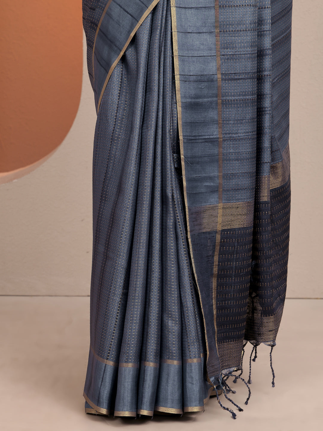 Blue Embellished Silk Blend Saree With Unstitched Blouse Piece