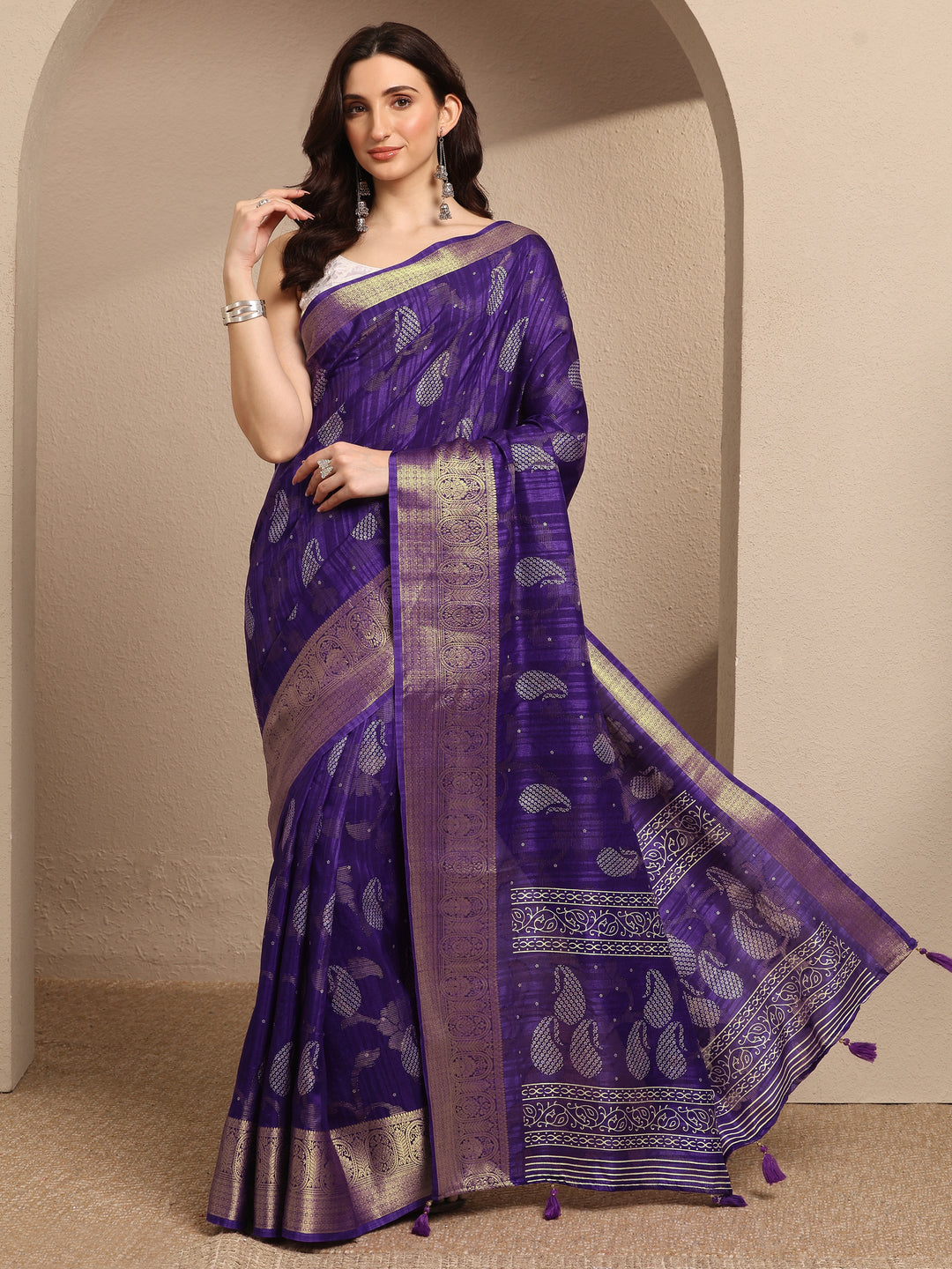 Purple Paisley Woven Design Banarsi Silk Blend Saree With Unstitched Blouse Piece