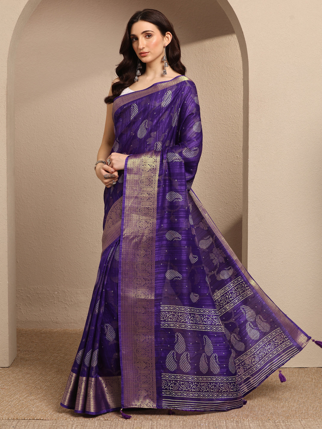Purple Paisley Woven Design Banarsi Silk Blend Saree With Unstitched Blouse Piece