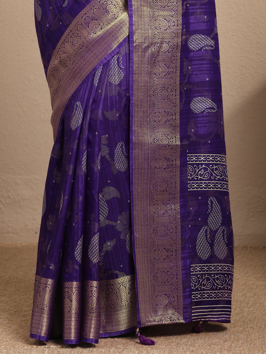 Purple Paisley Woven Design Banarsi Silk Blend Saree With Unstitched Blouse Piece