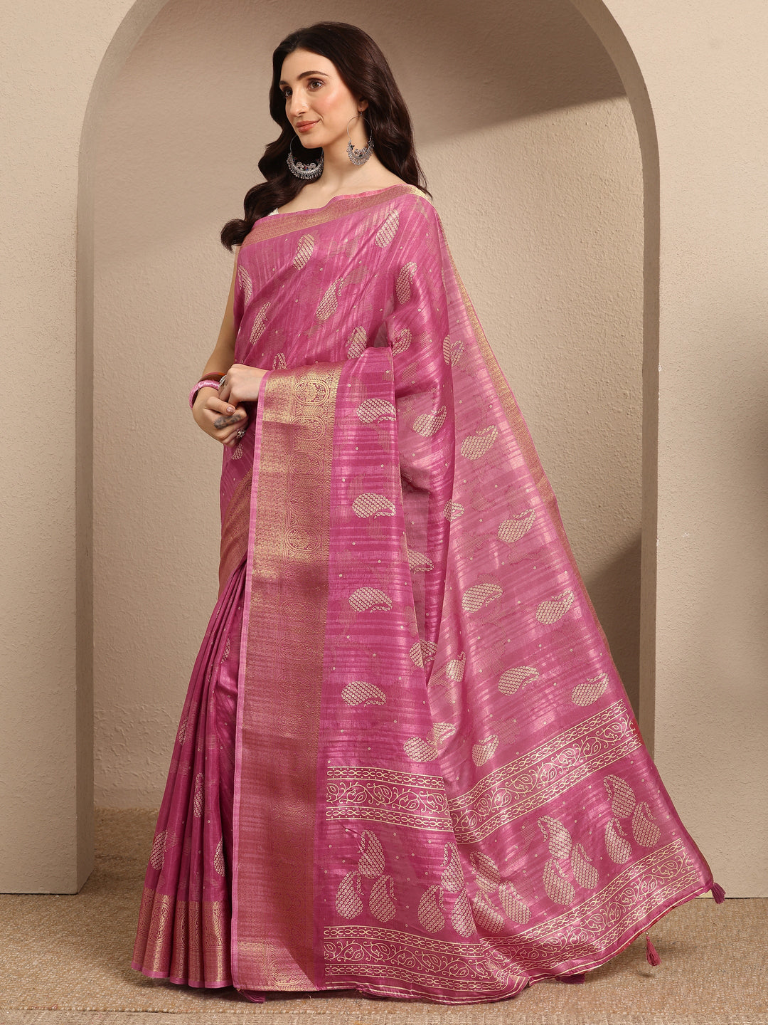 Peach Paisley Woven Design Banarsi Silk Blend Saree With Unstitched Blouse Piece
