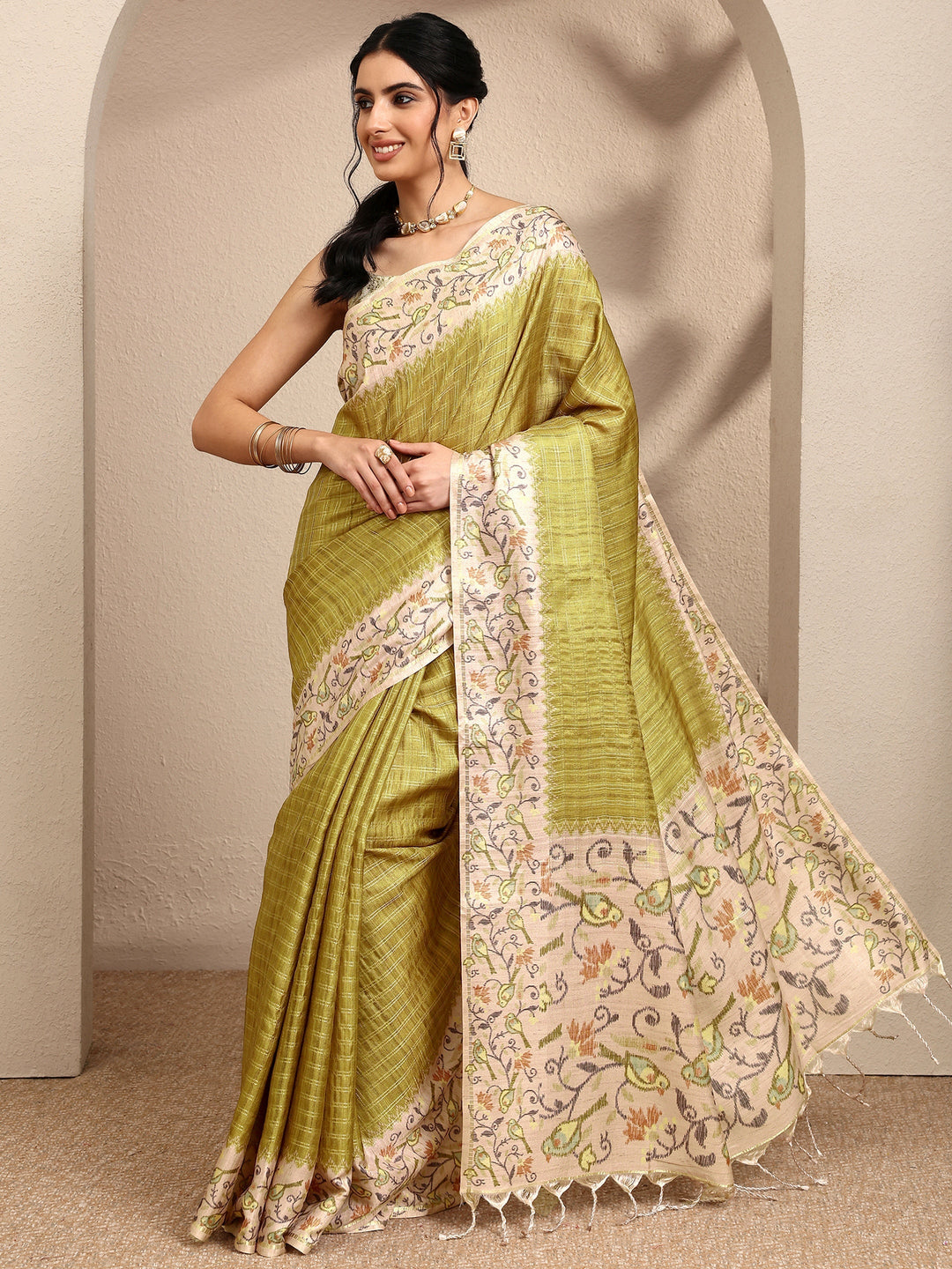 Green Woven Design Banarsi Silk Blend Saree With Unstitched Blouse Piece