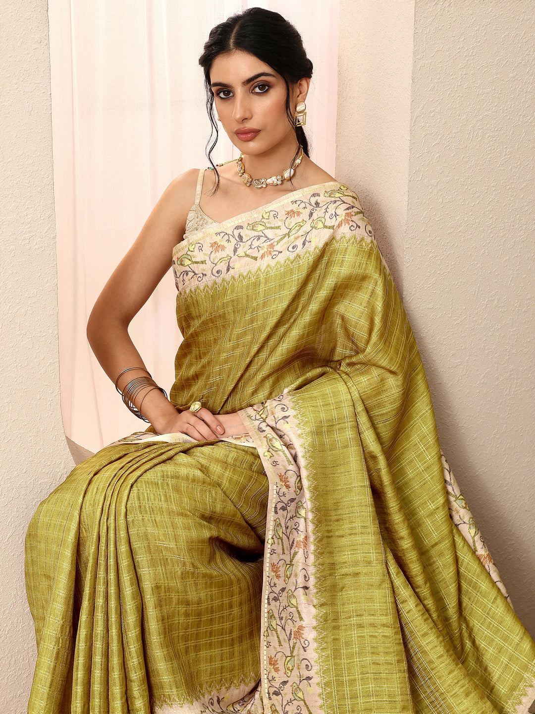 Green Woven Design Banarsi Silk Blend Saree With Unstitched Blouse Piece