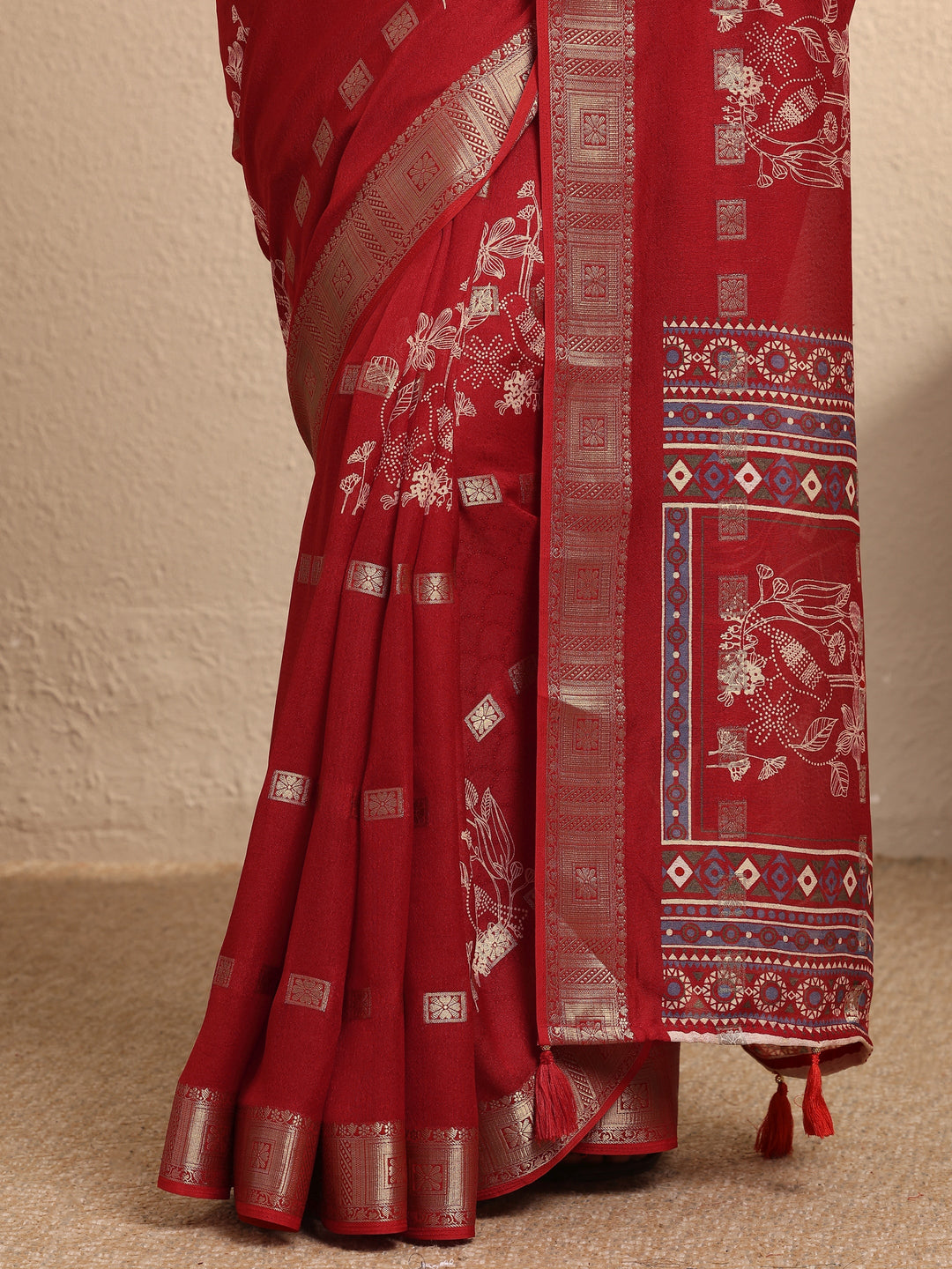 Red Printed Georgette Saree With Unstitched Blouse Piece