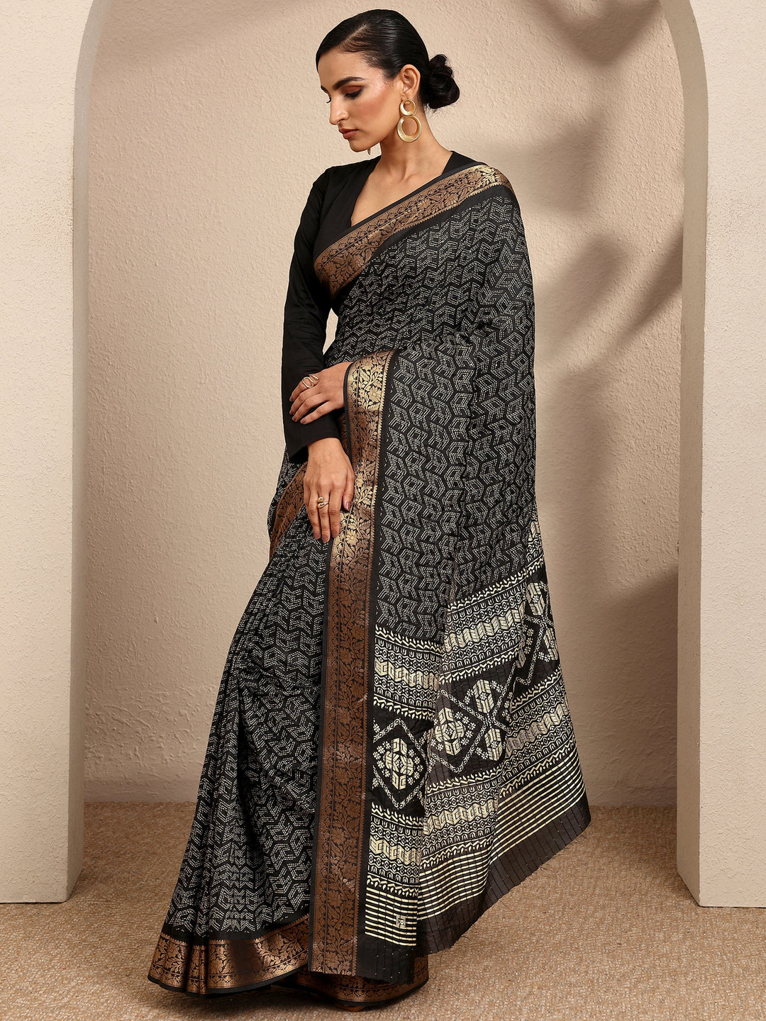 Black Geometric Printed Silk Blend Saree With Unstitched Blouse Piece