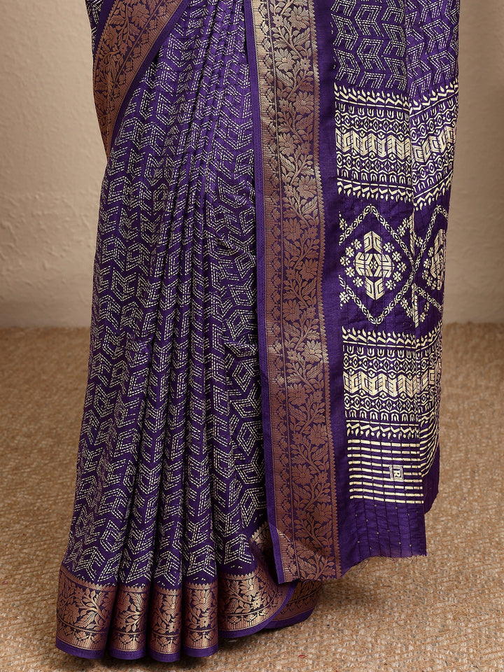 Purple Geometric Printed Silk Blend Saree With Unstitched Blouse Piece