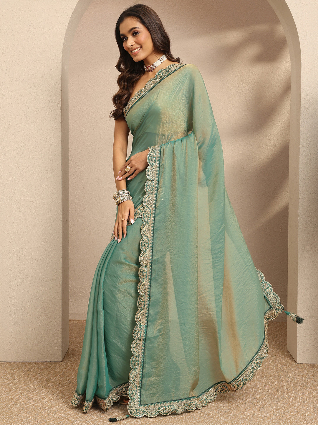 Blue Solid Organza Saree With Unstitched Blouse Piece