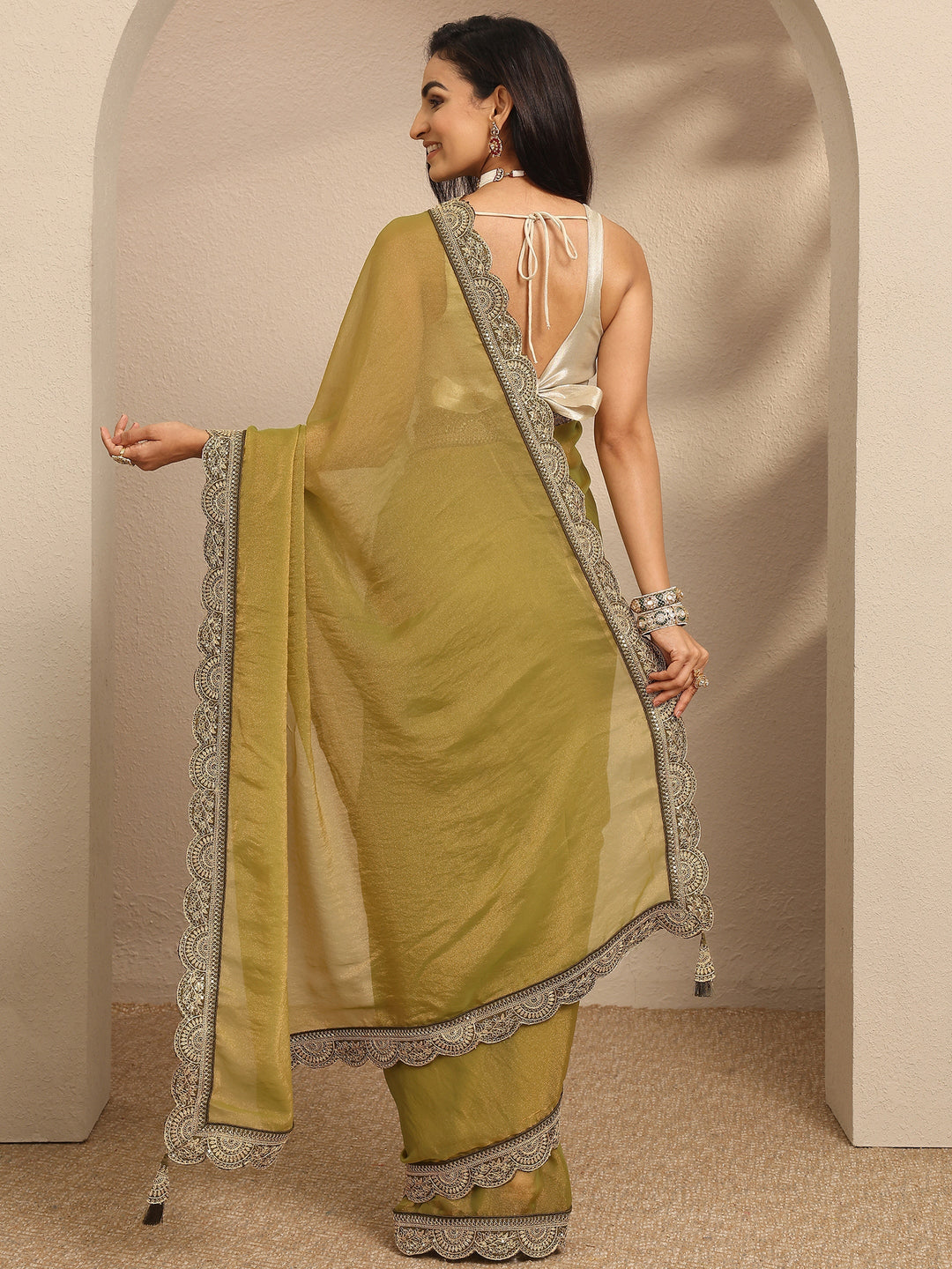 Green Solid Organza Saree With Unstitched Blouse Piece