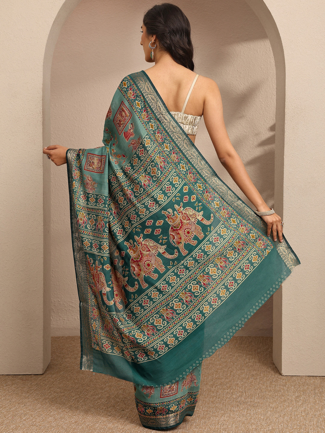Green Tribal Printed Silk Blend Saree With Unstitched Blouse Piece