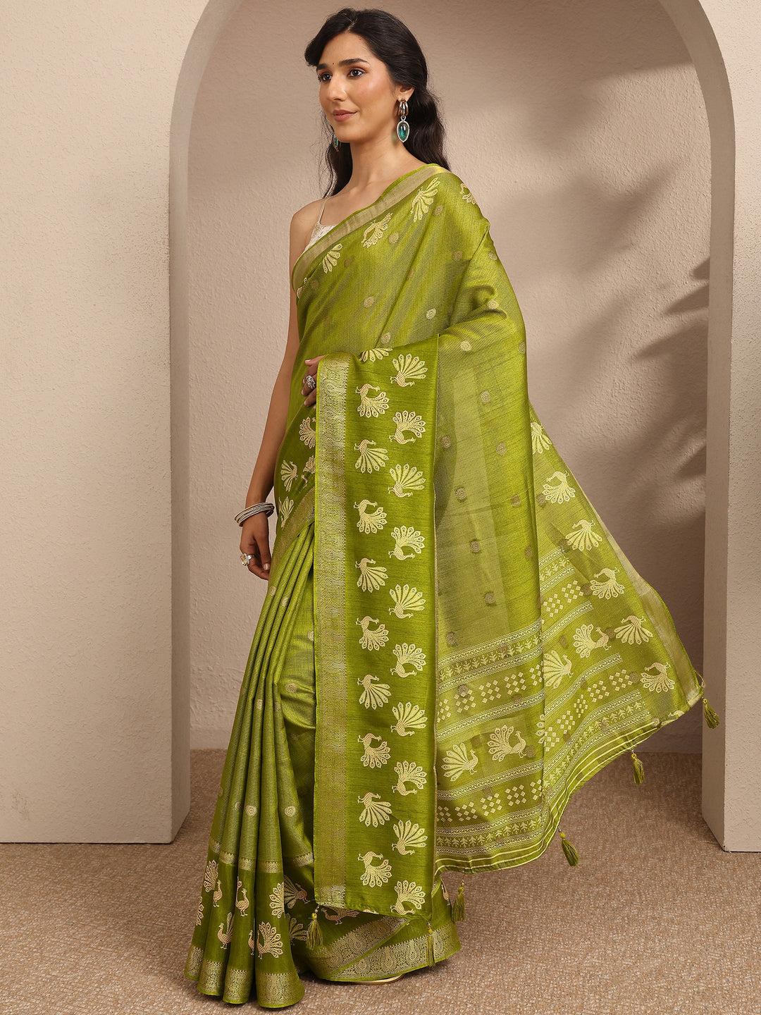 Green Woven Design Banarsi Silk Blend Saree With Unstitched Blouse Piece