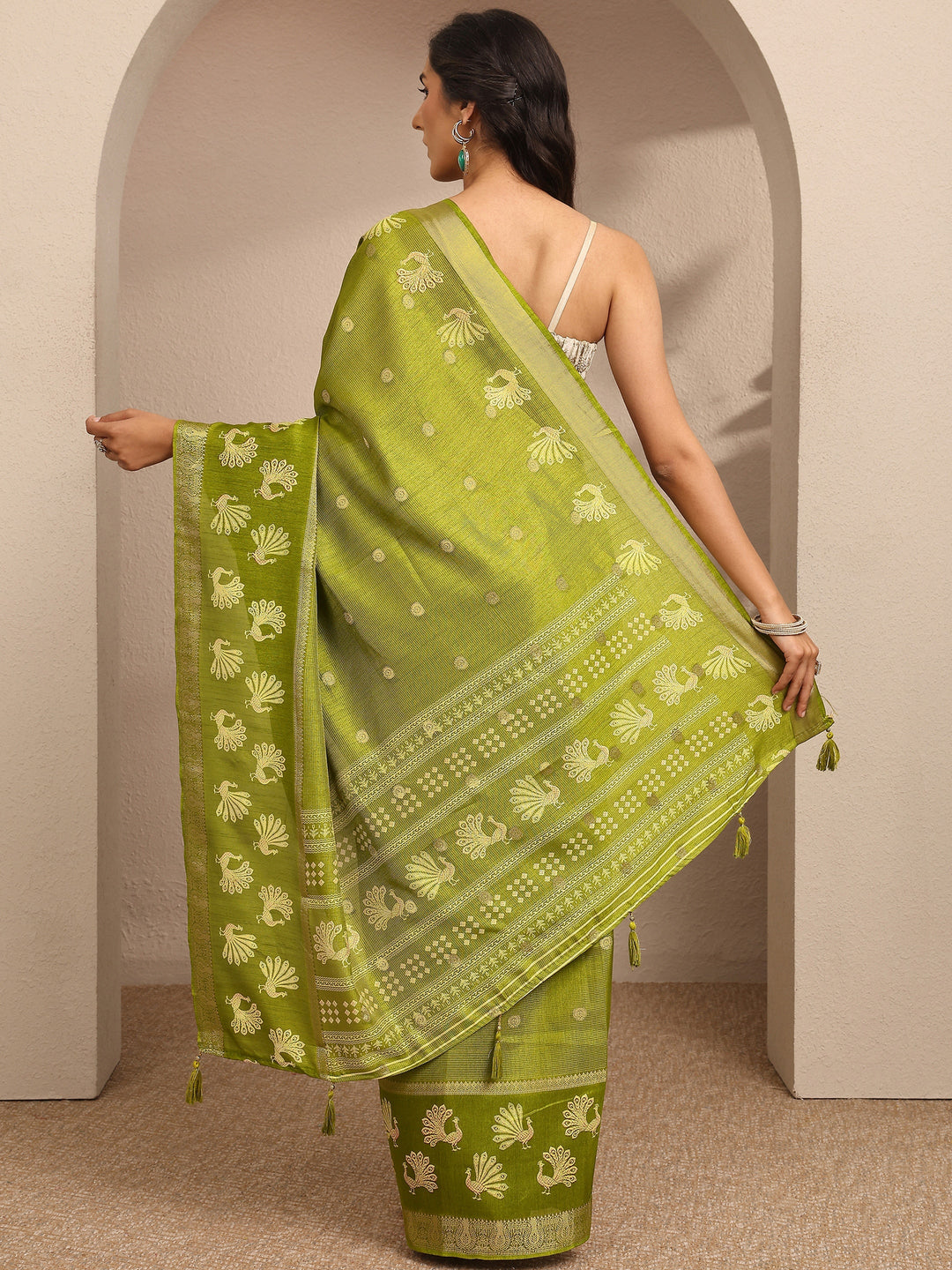 Green Woven Design Banarsi Silk Blend Saree With Unstitched Blouse Piece