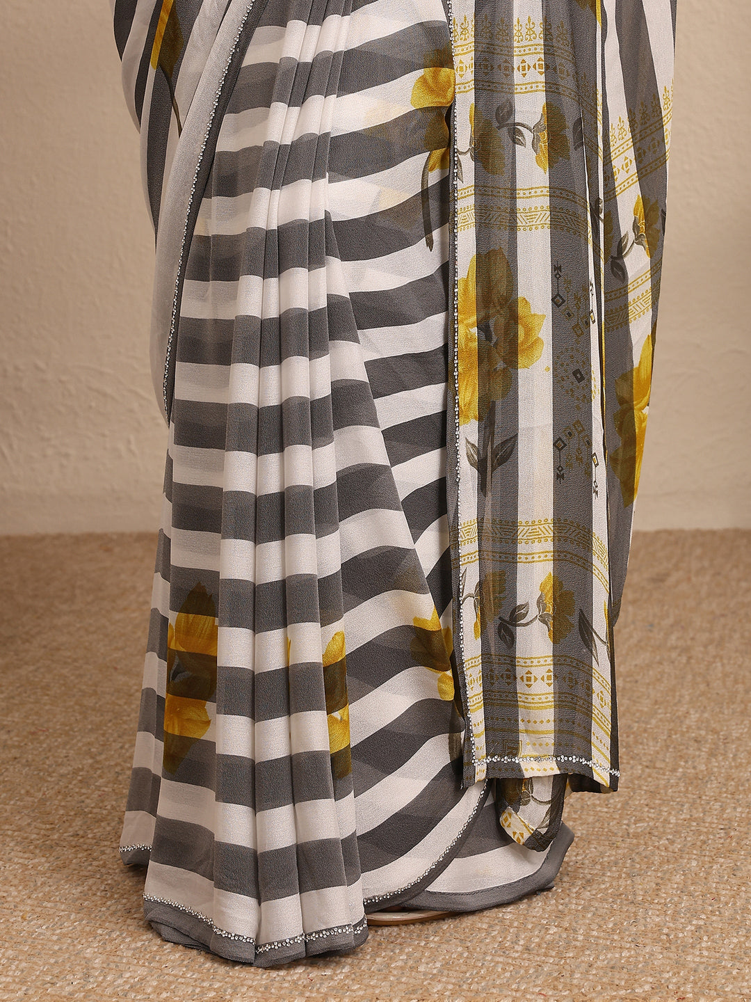 White Printed Georgette Saree With Unstitched Blouse Piece