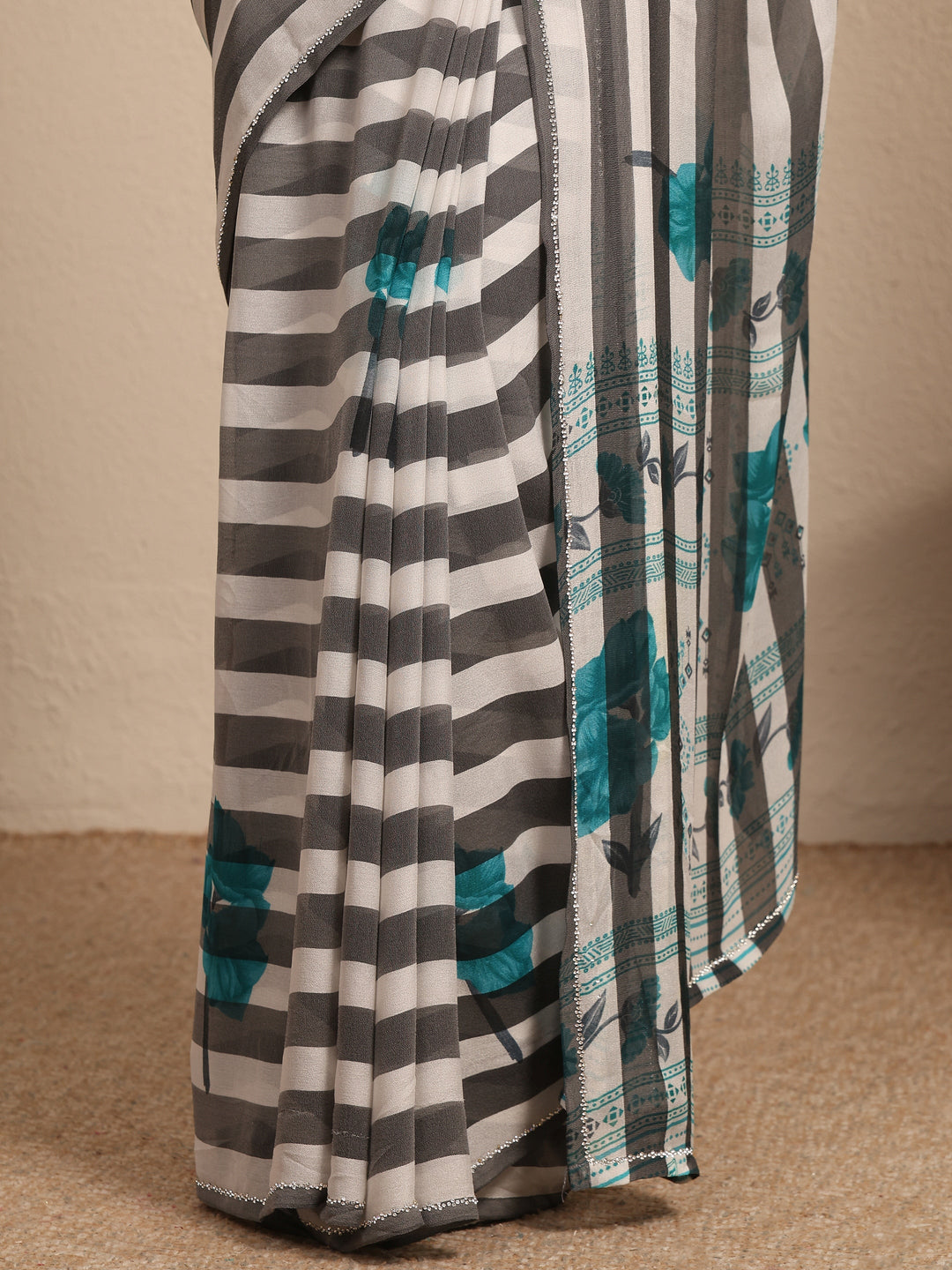 White Printed Georgette Saree With Unstitched Blouse Piece