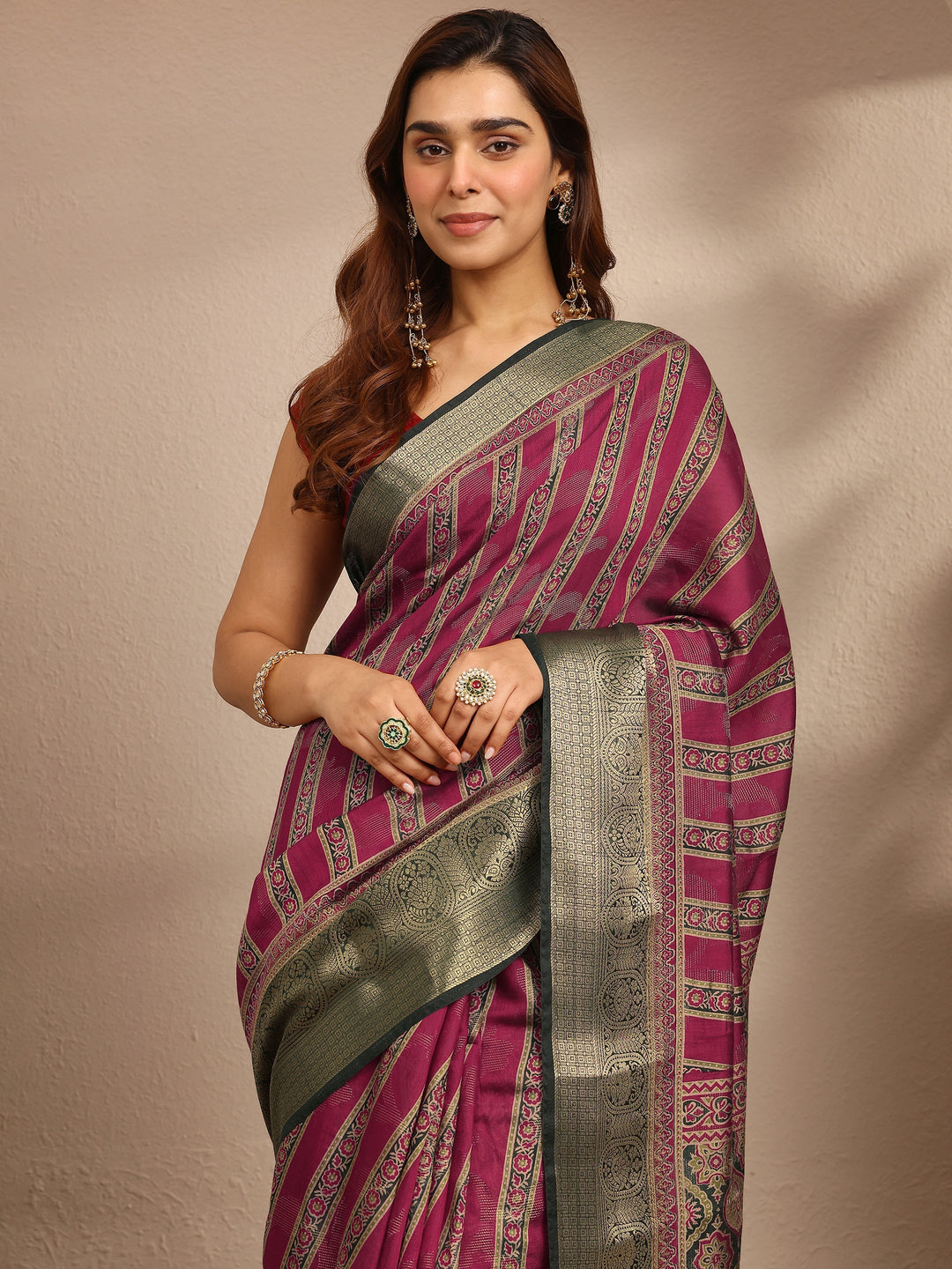 Pink Printed Silk Blend Saree With Unstitched Blouse Piece