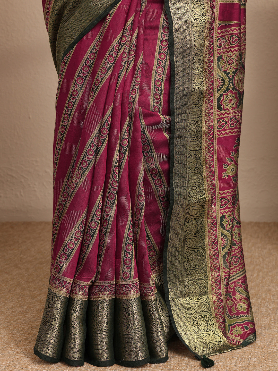 Pink Printed Silk Blend Saree With Unstitched Blouse Piece