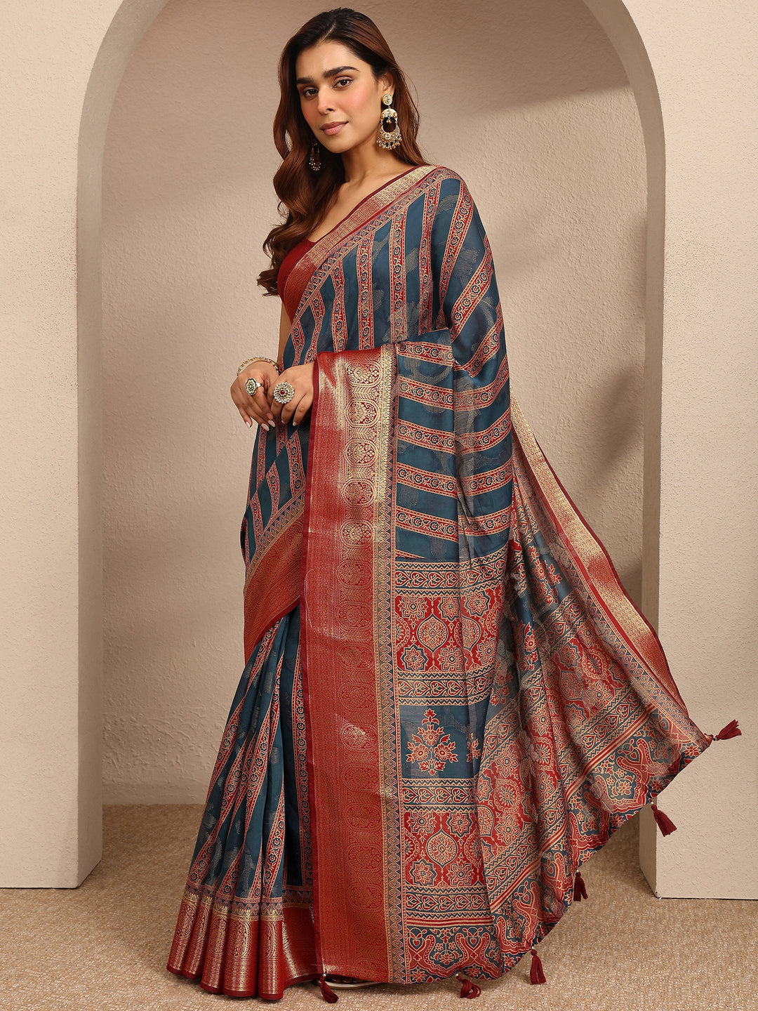 Blue Printed Silk Blend Saree With Unstitched Blouse Piece