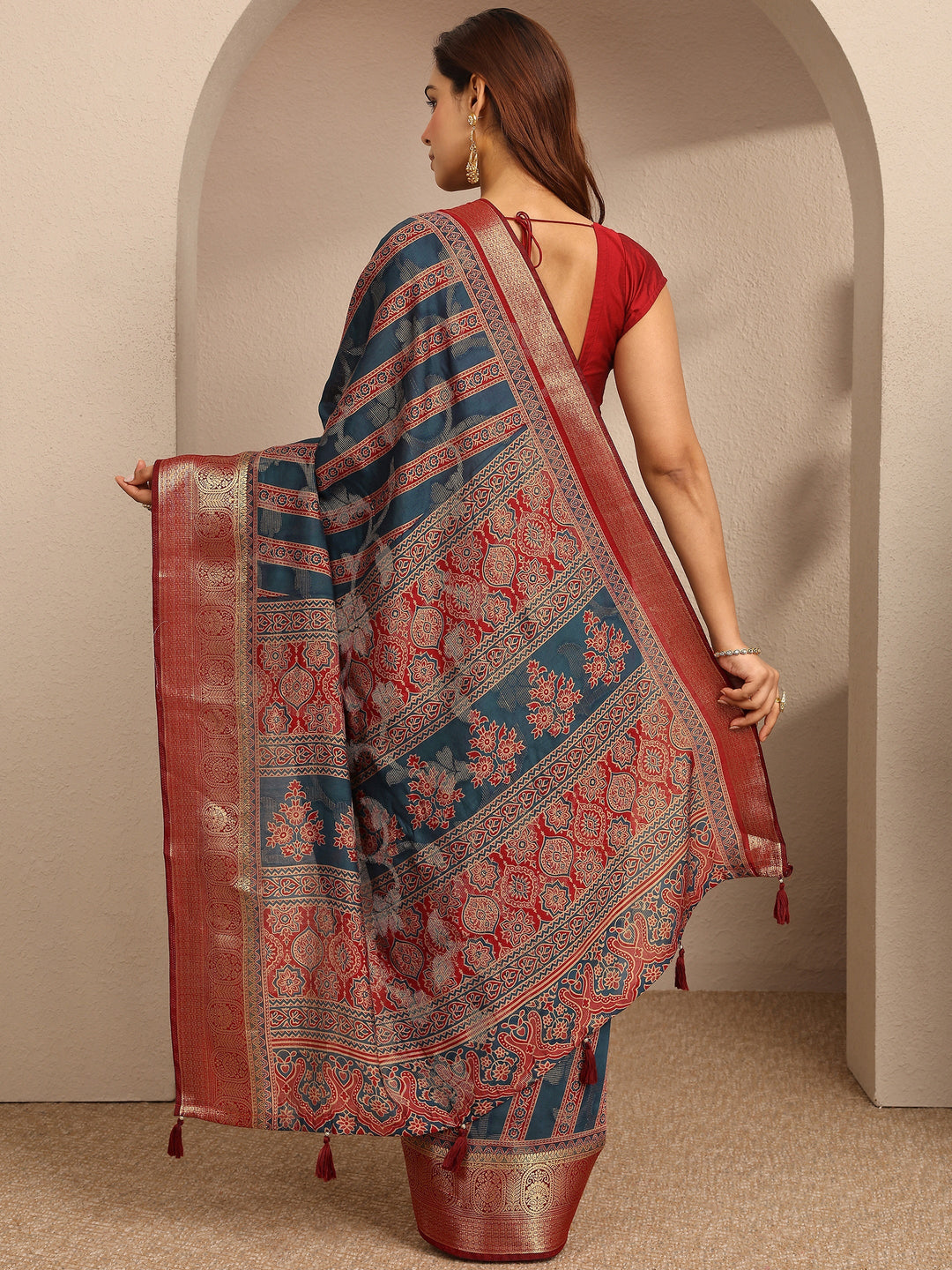 Blue Printed Silk Blend Saree With Unstitched Blouse Piece