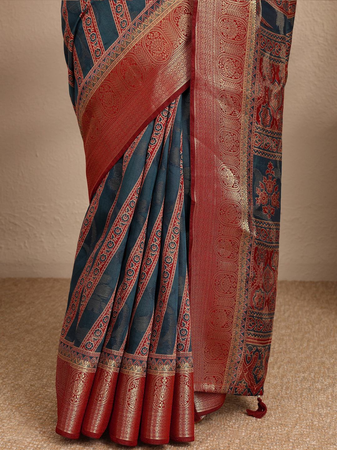 Blue Printed Silk Blend Saree With Unstitched Blouse Piece