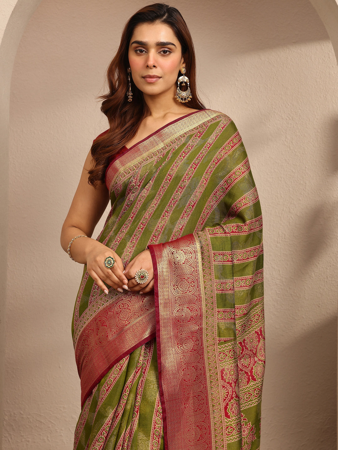 Green Printed Silk Blend Saree With Unstitched Blouse Piece