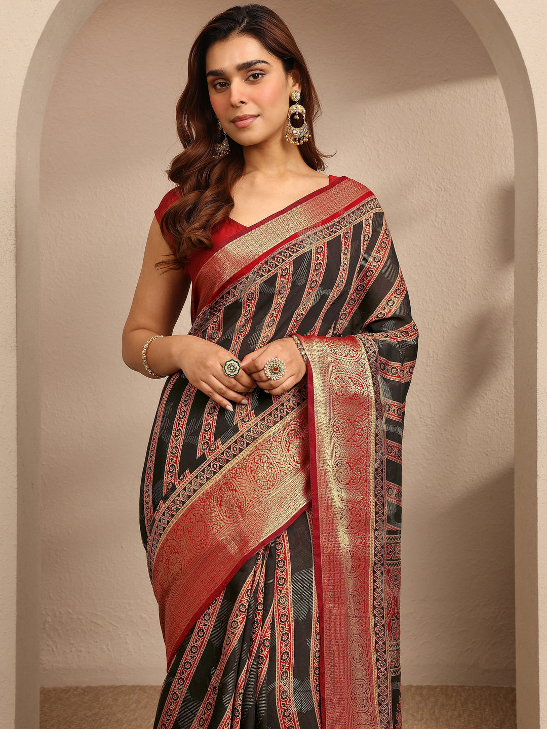 Black Printed Silk Blend Saree With Unstitched Blouse Piece