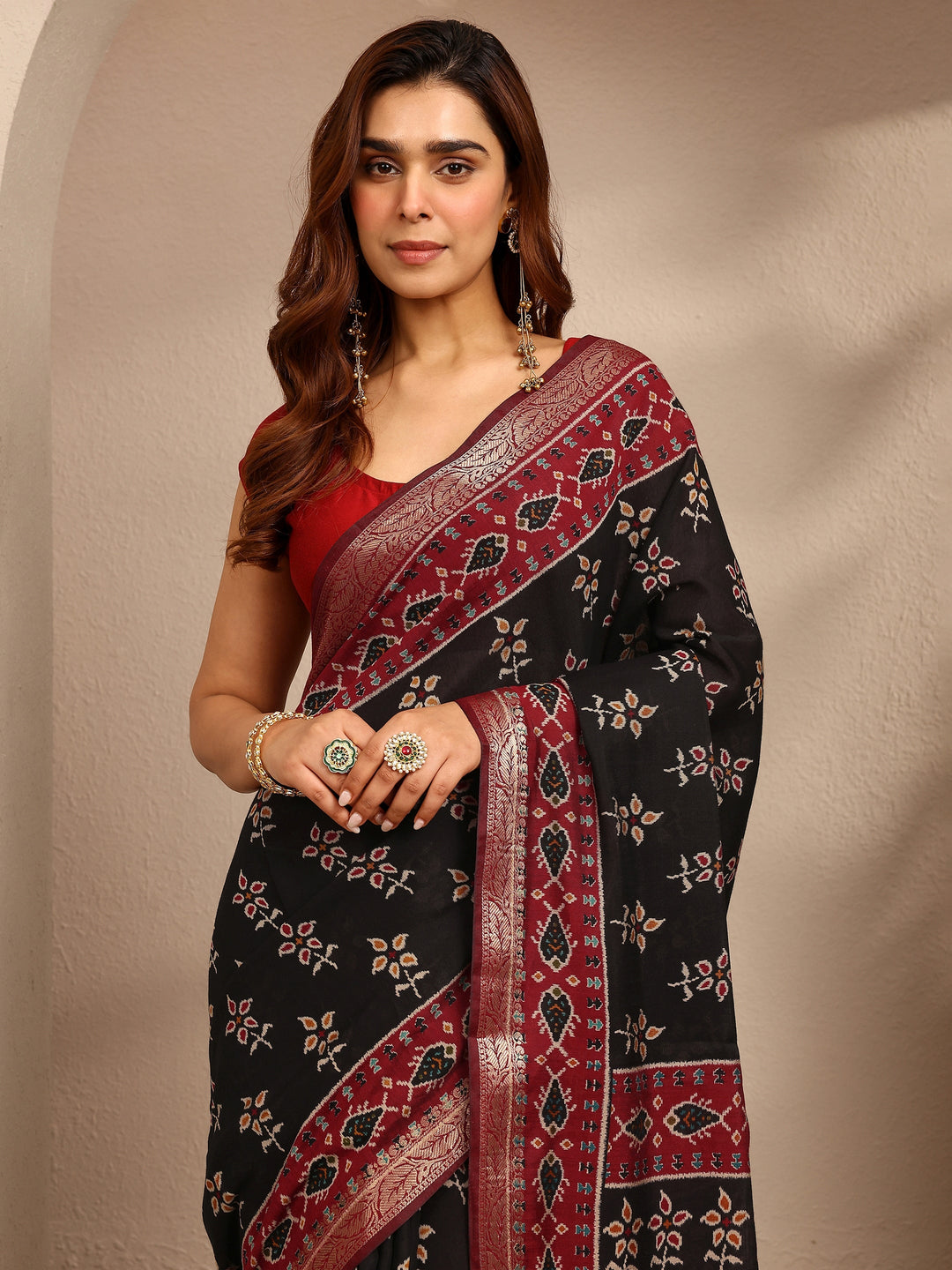 Black Printed Silk Blend Saree With Unstitched Blouse Piece