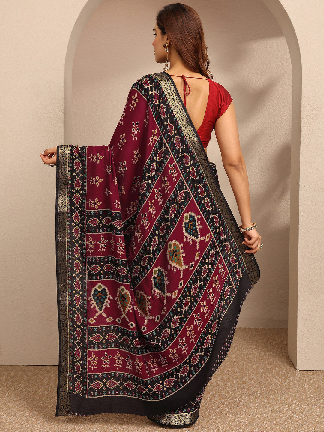 Red Printed Silk Blend Saree With Unstitched Blouse Piece