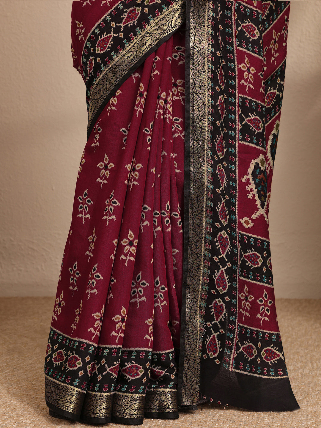 Red Printed Silk Blend Saree With Unstitched Blouse Piece