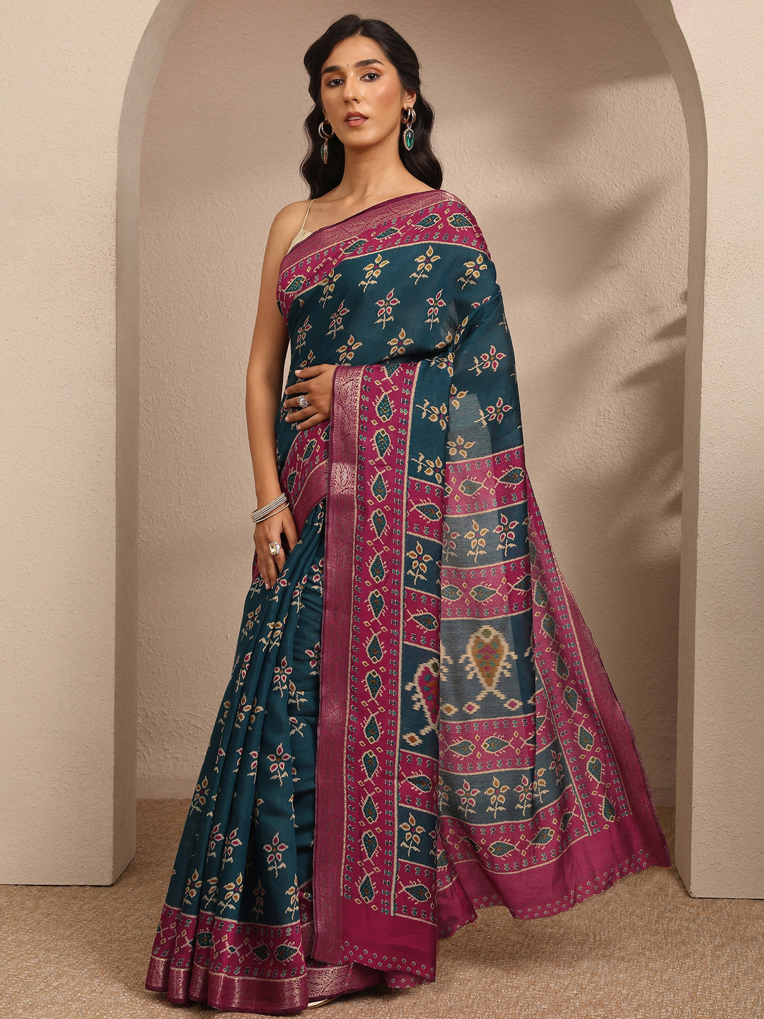 Blue Printed Silk Blend Saree With Unstitched Blouse Piece