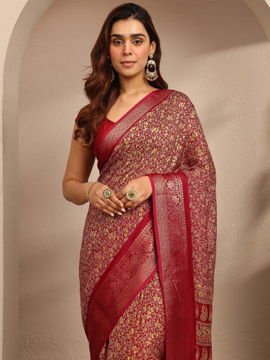 Red Printed Silk Blend Saree With Unstitched Blouse Piece