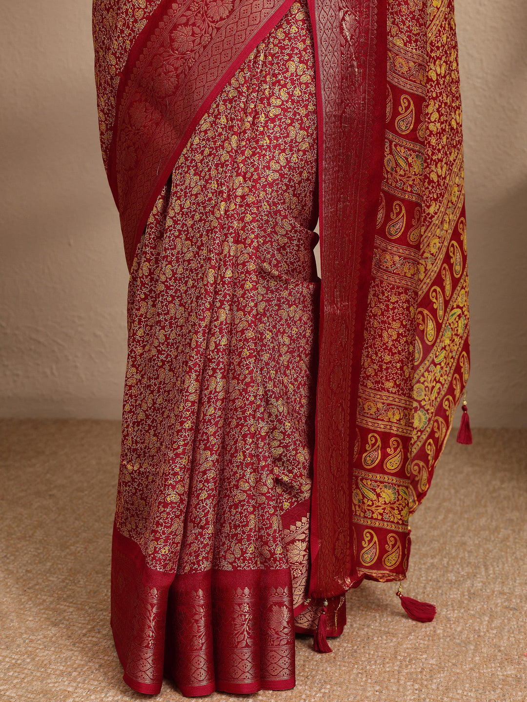 Red Printed Silk Blend Saree With Unstitched Blouse Piece