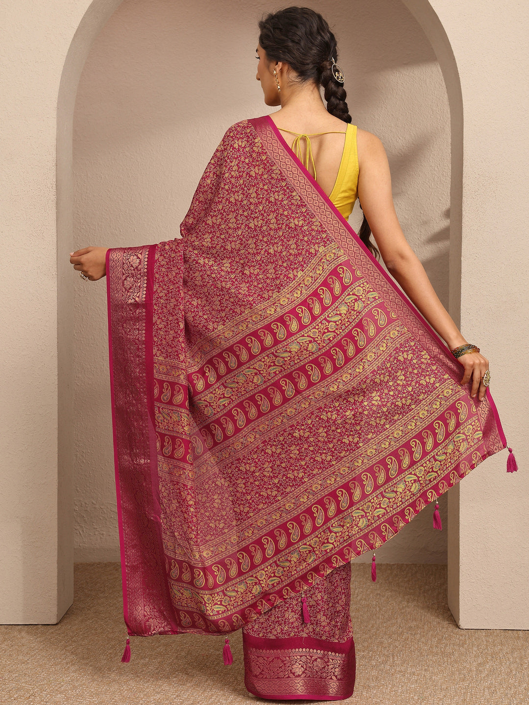 Pink Printed Silk Blend Saree With Unstitched Blouse Piece