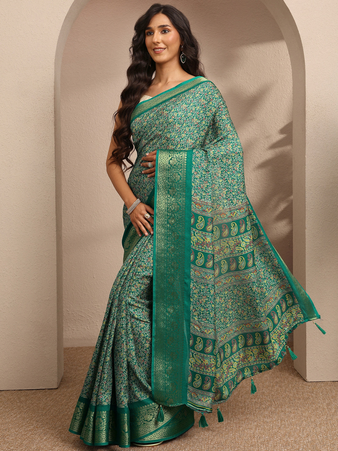Green Printed Silk Blend Saree With Unstitched Blouse Piece