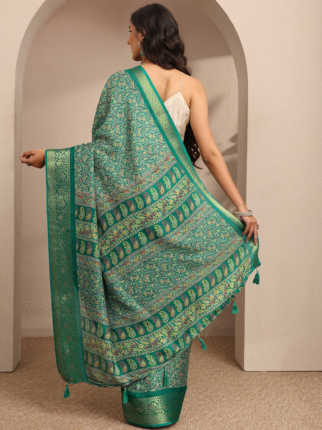 Green Printed Silk Blend Saree With Unstitched Blouse Piece