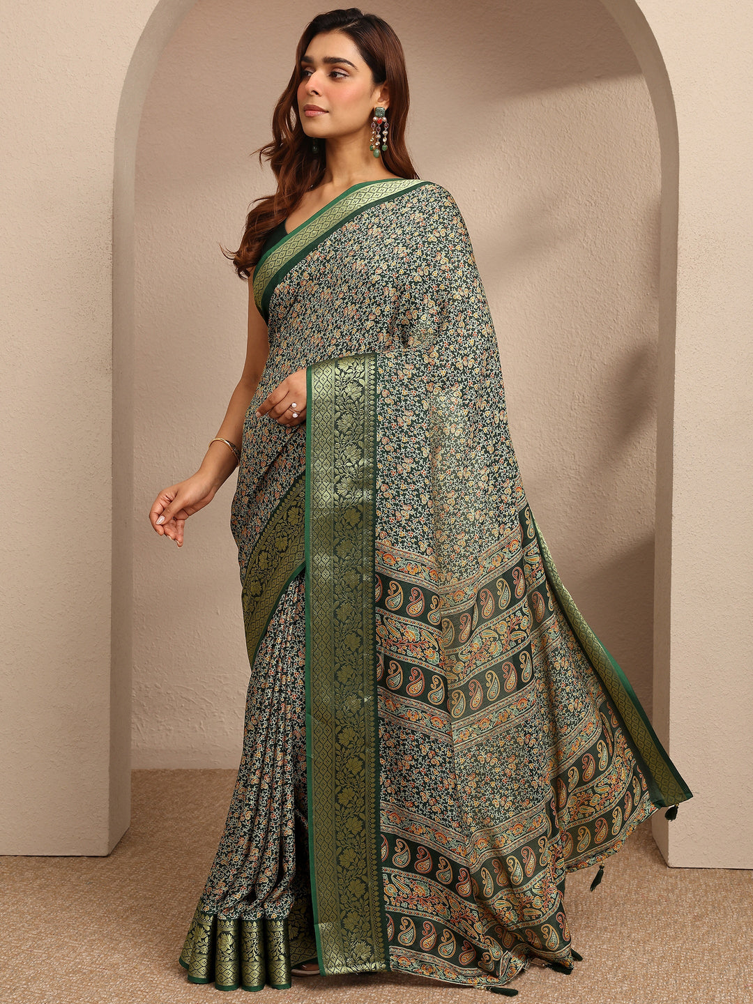 Green Printed Silk Blend Saree With Unstitched Blouse Piece