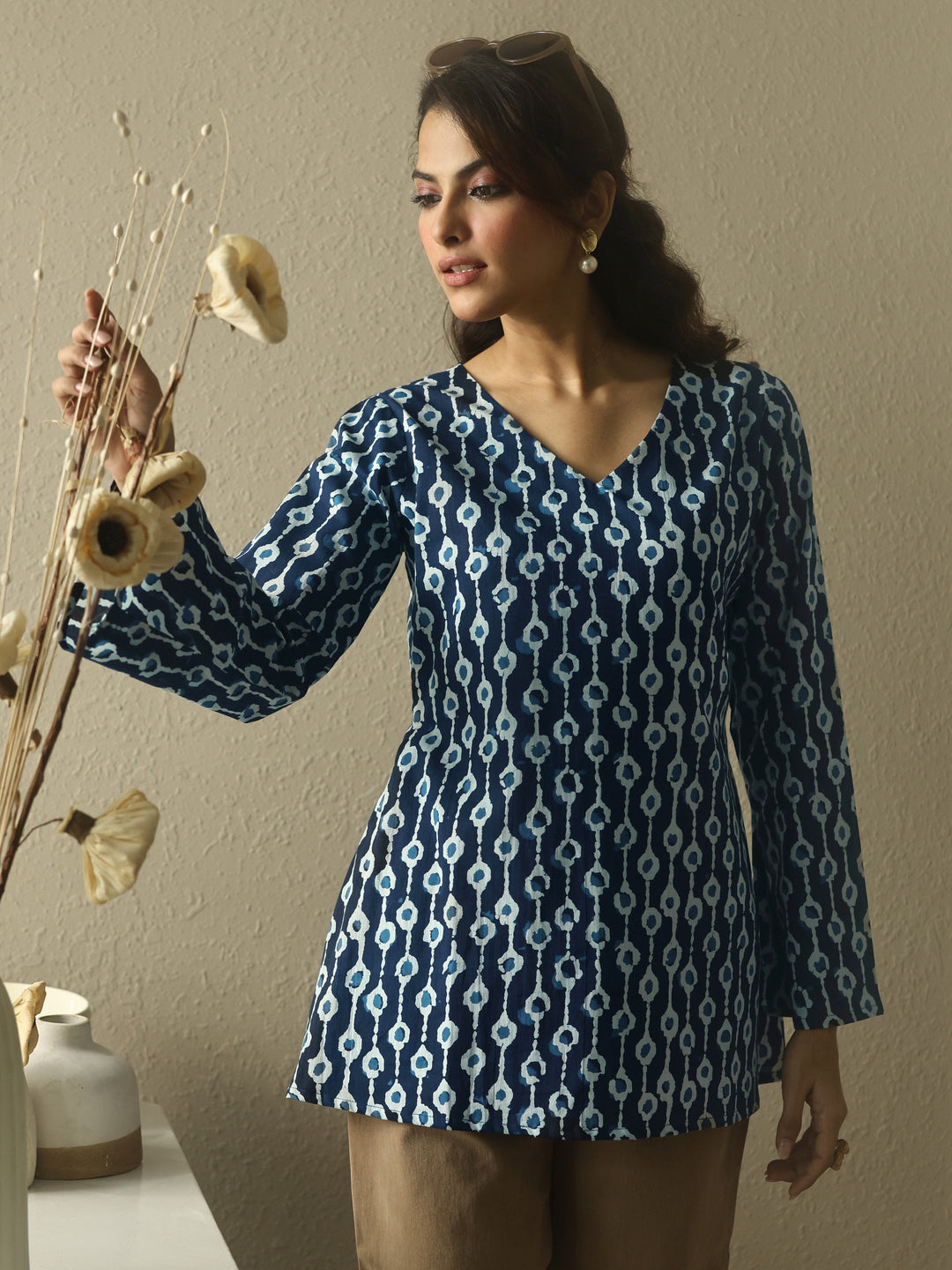 Blue Geometric Printed Cotton Straight Short Kurti