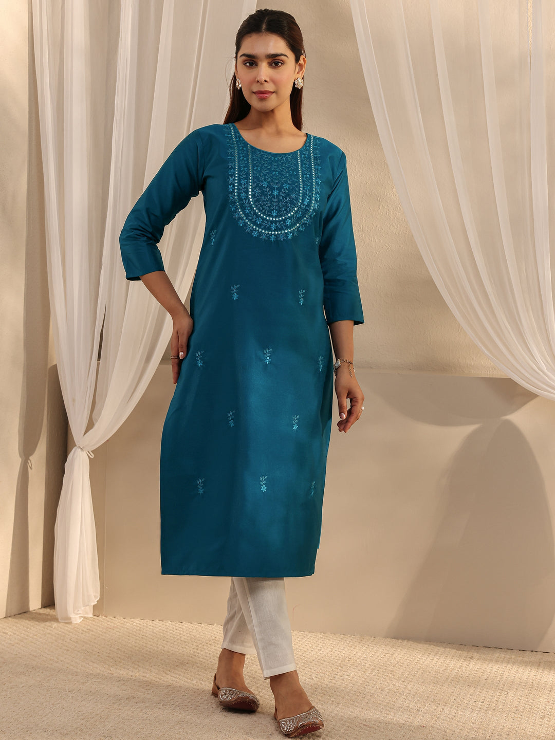 Blue Floral Embroidered Silk Blend Straight Kurta