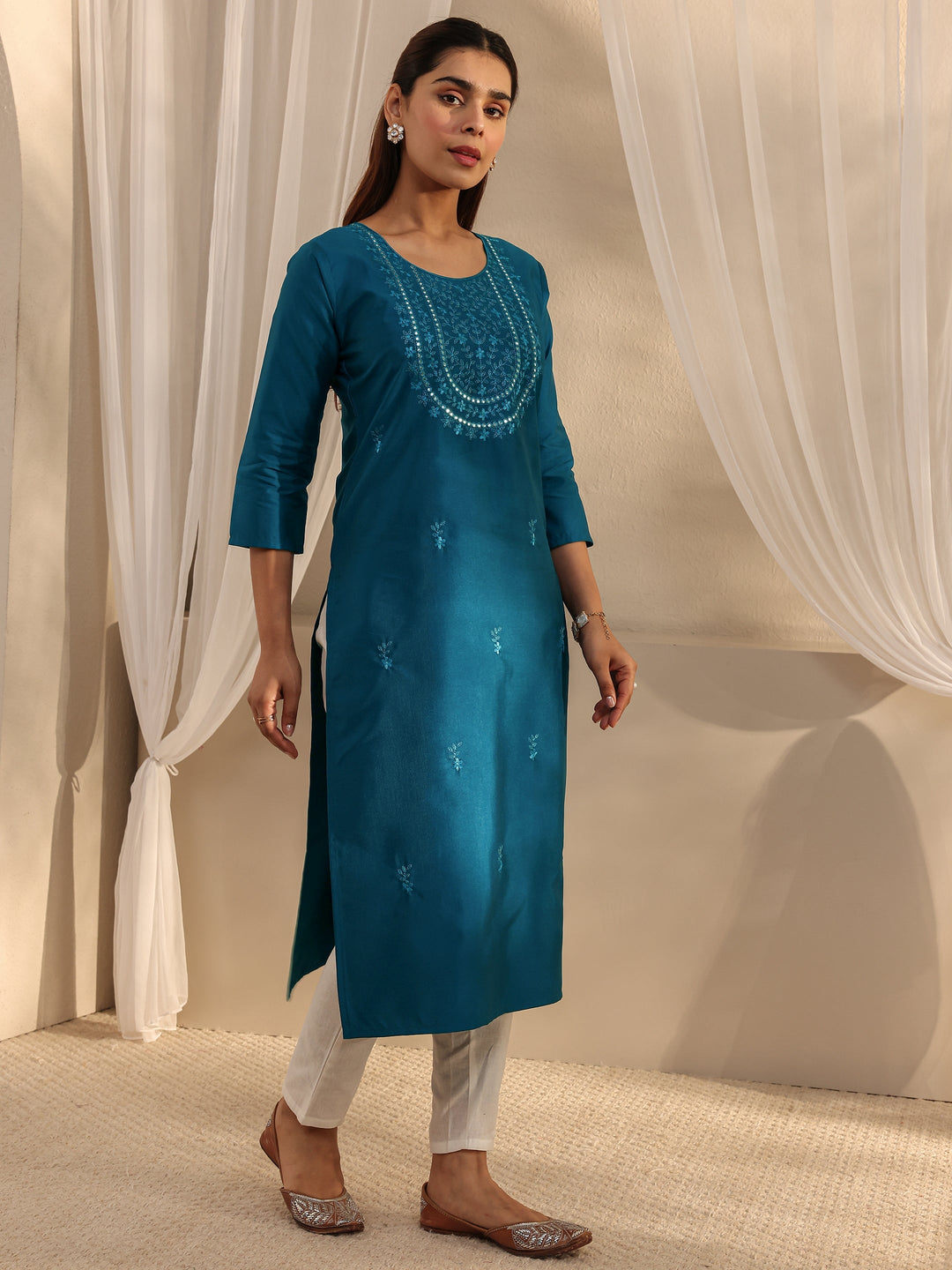 Blue Floral Embroidered Silk Blend Straight Kurta