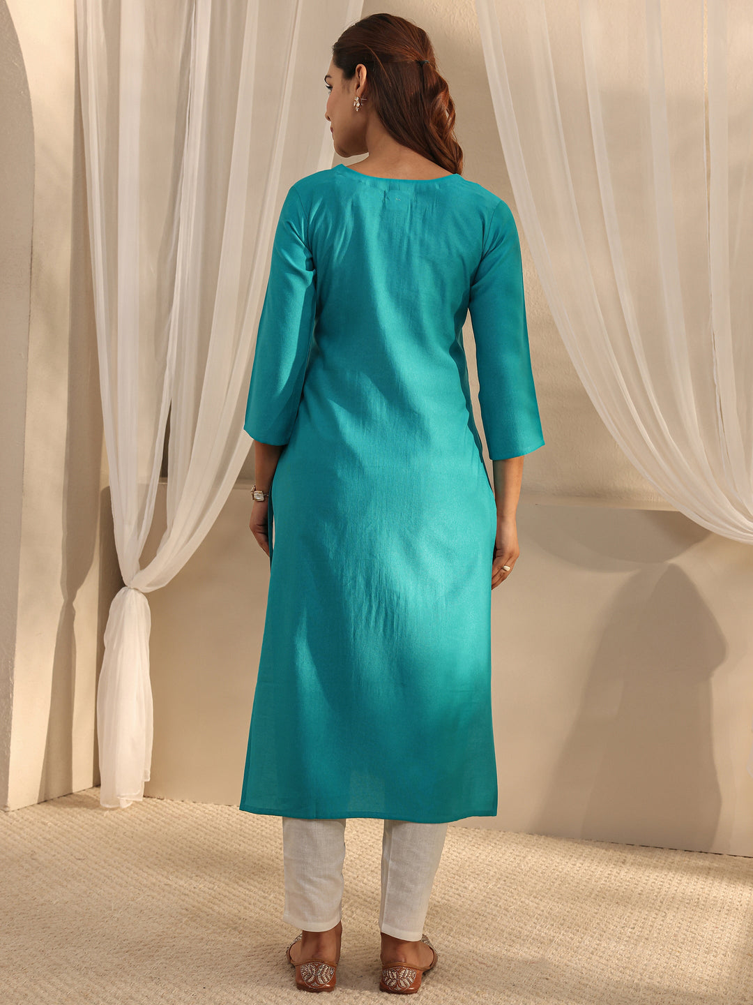 Green Floral Embroidered Silk Blend Straight Kurta