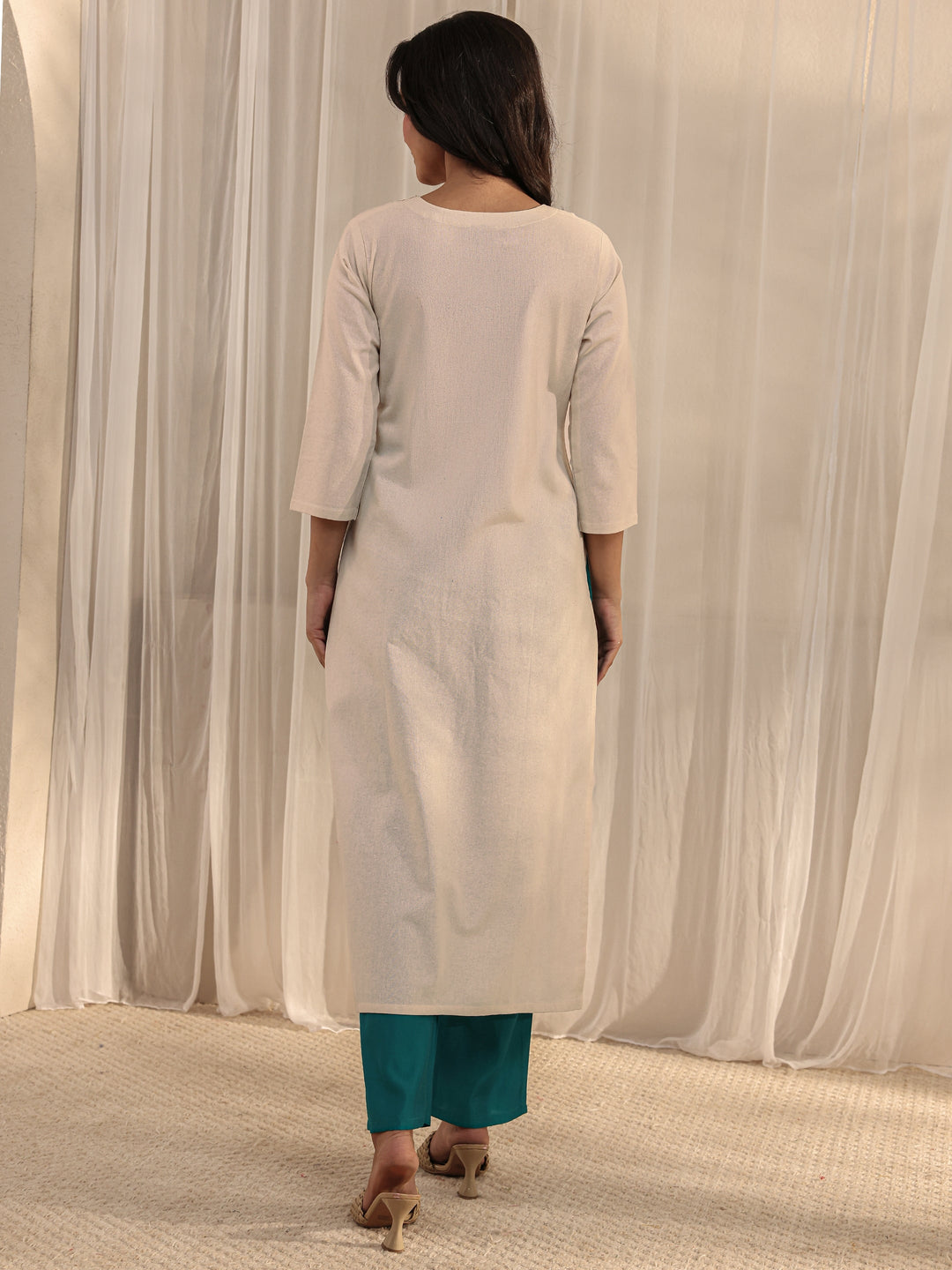Off White Ethnic Motif Embroidered Cotton Blend Straight Kurta