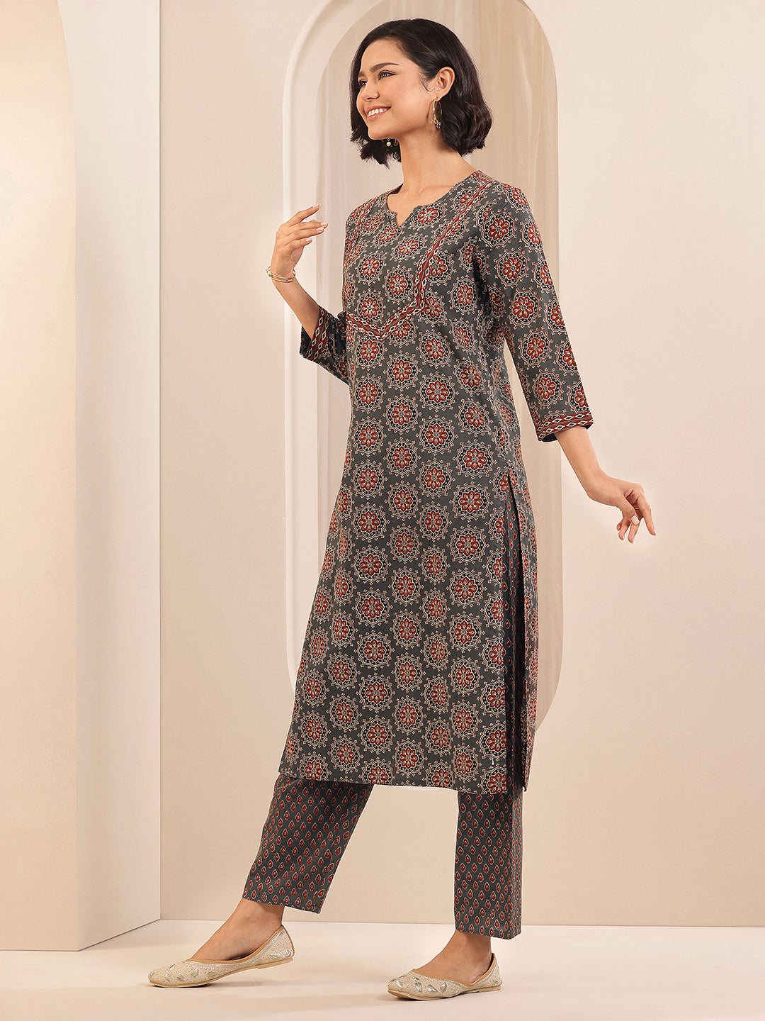 Grey Printed Cotton Straight Suit Sets With Dupatta