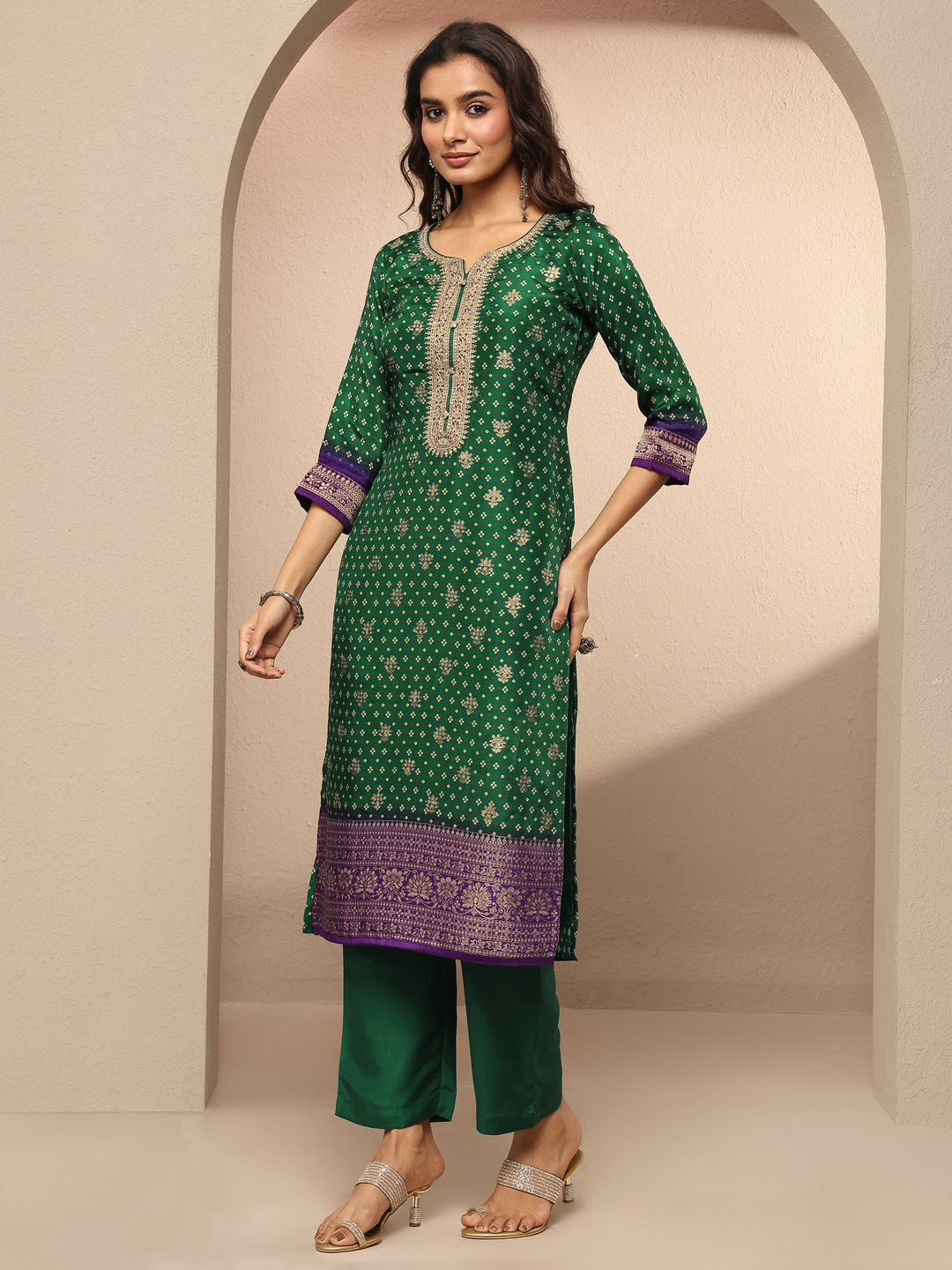 Green Bandhani Printed Silk Blend Straight Suit Set With Dupatta