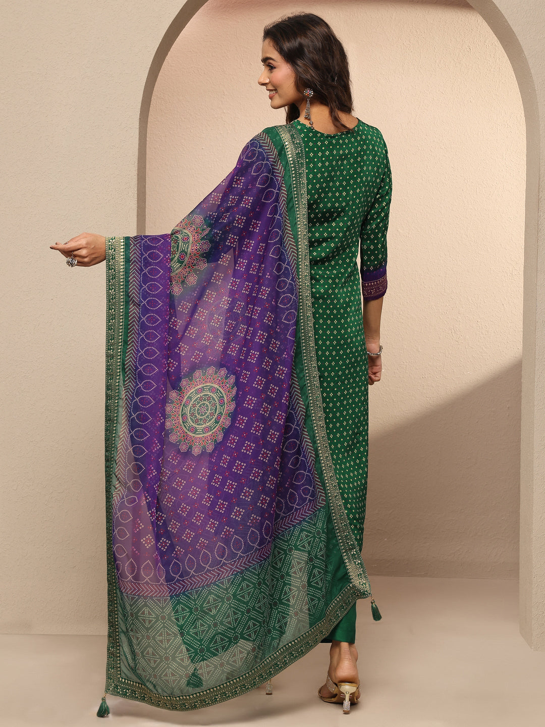 Green Bandhani Printed Silk Blend Straight Suit Set With Dupatta