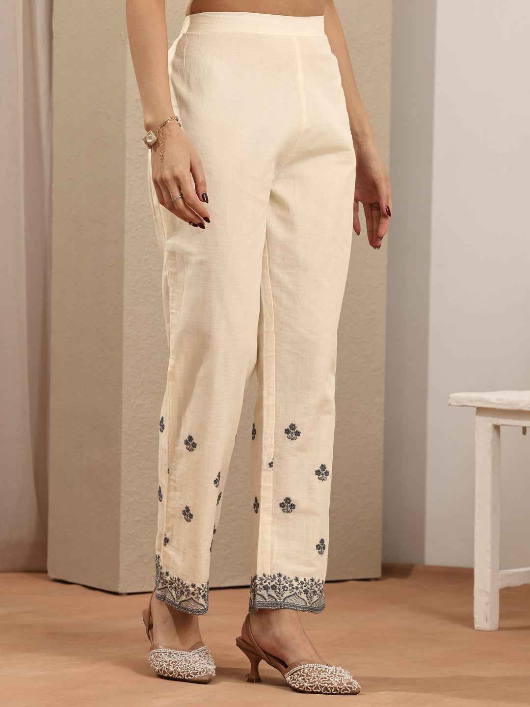Off white Embroidered Cotton Straight Suit Set With Dupatta