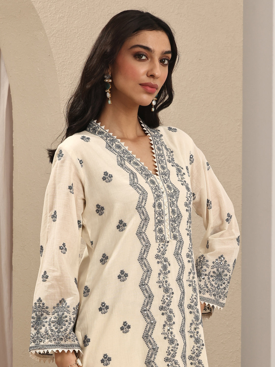 Off white Embroidered Cotton Straight Suit Set With Dupatta