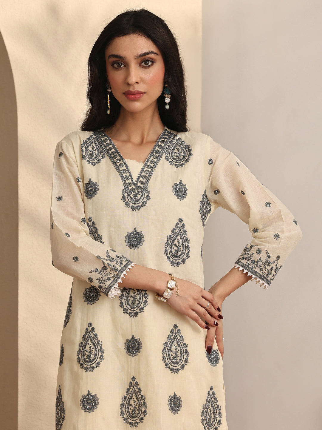 Off white Embroidered Cotton Straight Suit Set With Dupatta