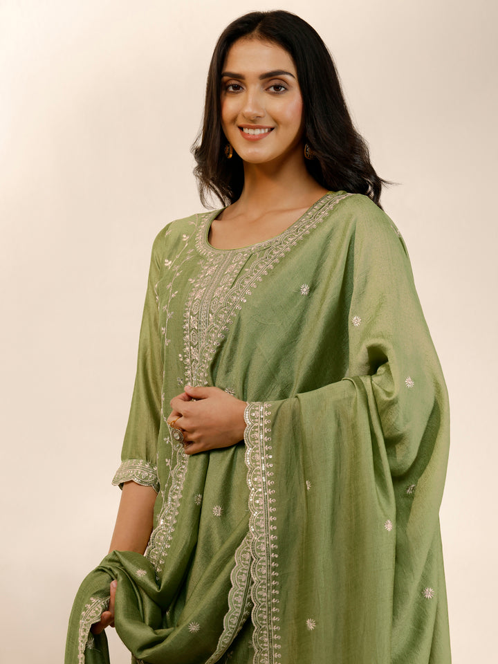 Green Embroidered Silk Blend Straight Suit Set With Dupatta