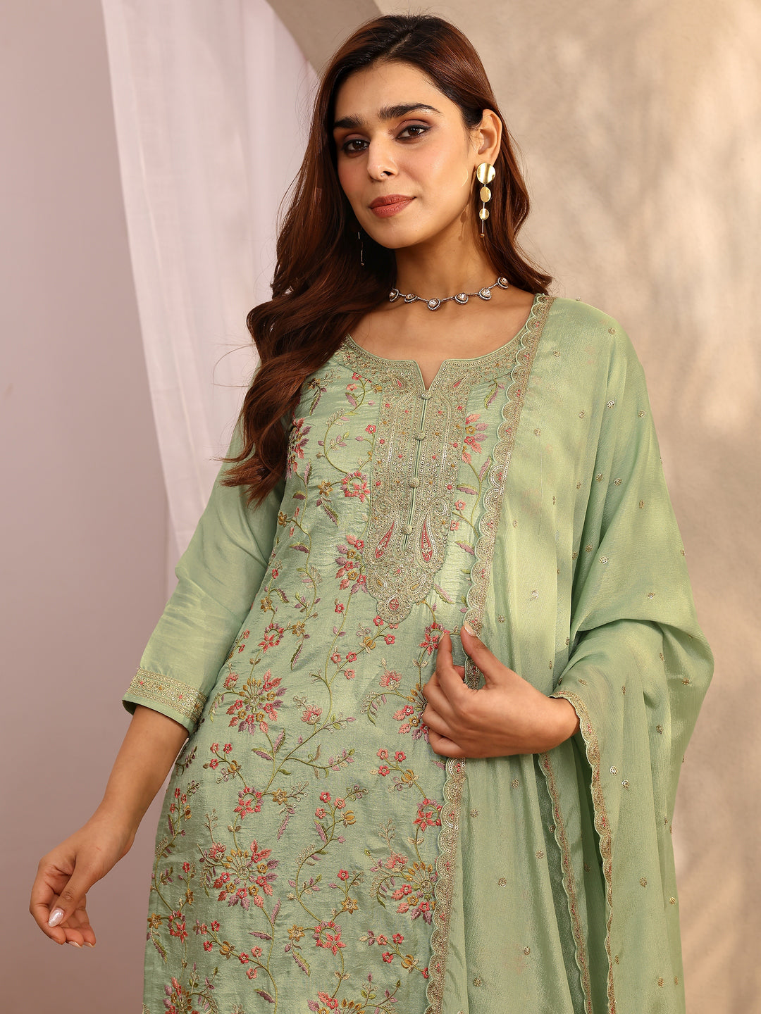 Green Embroidered Silk blend Straight Suit Set With Dupatta