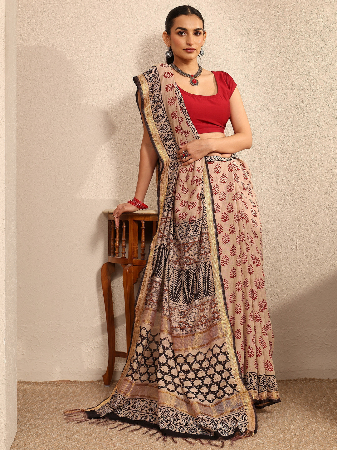 Beige Printed Cotton Kalamkari Saree With Unstitched Blouse Piece